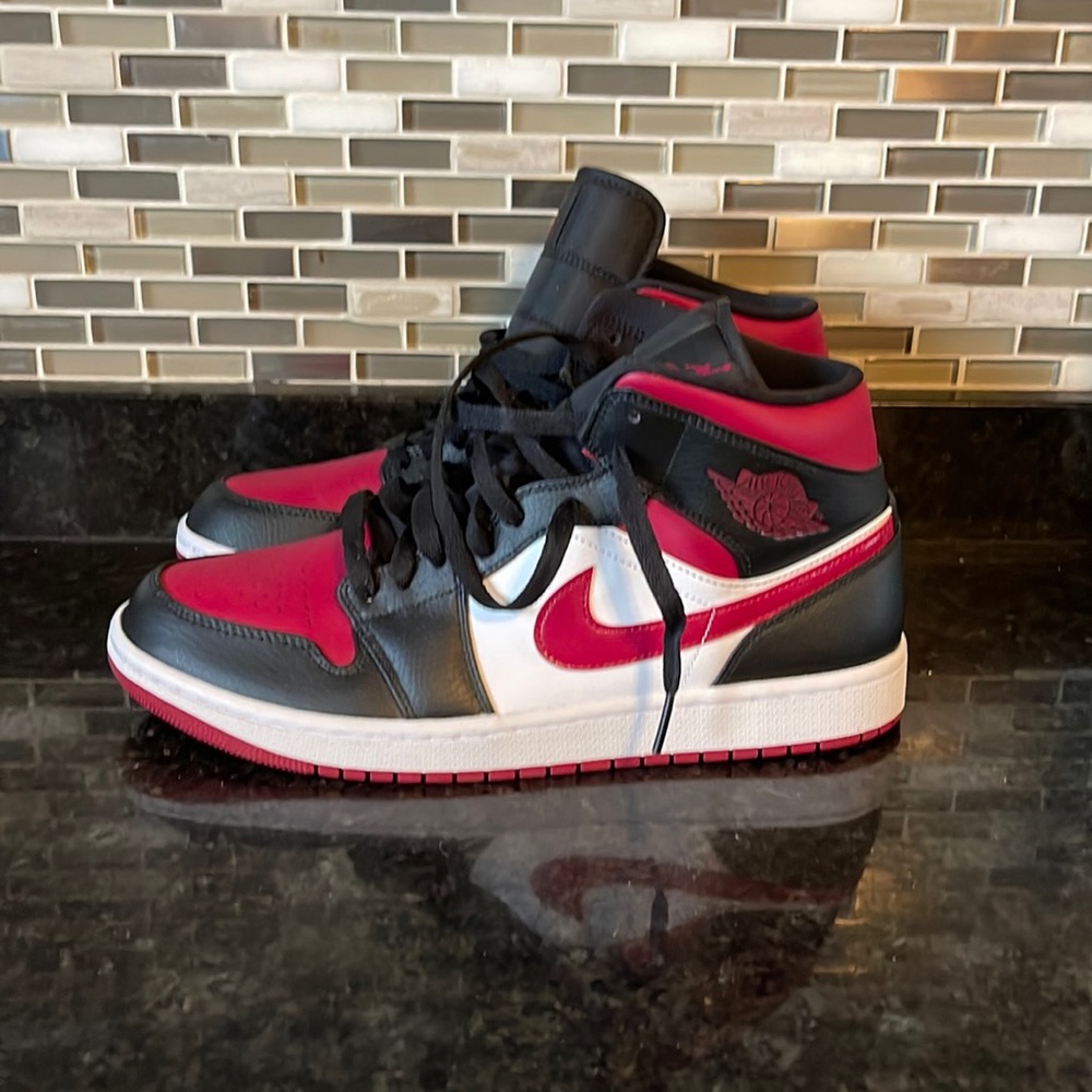 Jordan 1 Mid Noble Red